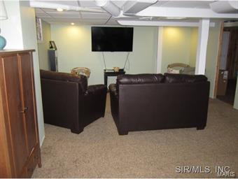 215 North Central Avenue Roxana, IL 62084 - Photo 14 of 16 Gallery Image 14