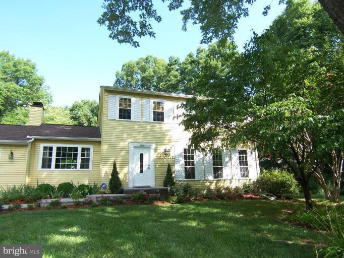 2402 Ivywood Road Reston, VA 20191 - Photo 1 of 30 Exterior (Main)