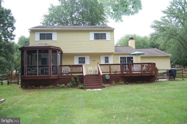 2402 Ivywood Road Reston, VA 20191 - Photo 13 of 30 Exterior (Rear)