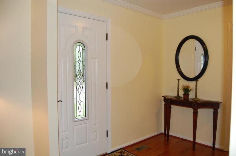 2402 Ivywood Road Reston, VA 20191 - Photo 16 of 30 Entrance / Foyer