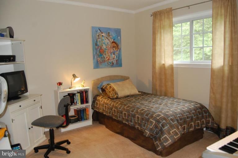 2402 Ivywood Road Reston, VA 20191 - Photo 24 of 30 Bedroom #3
