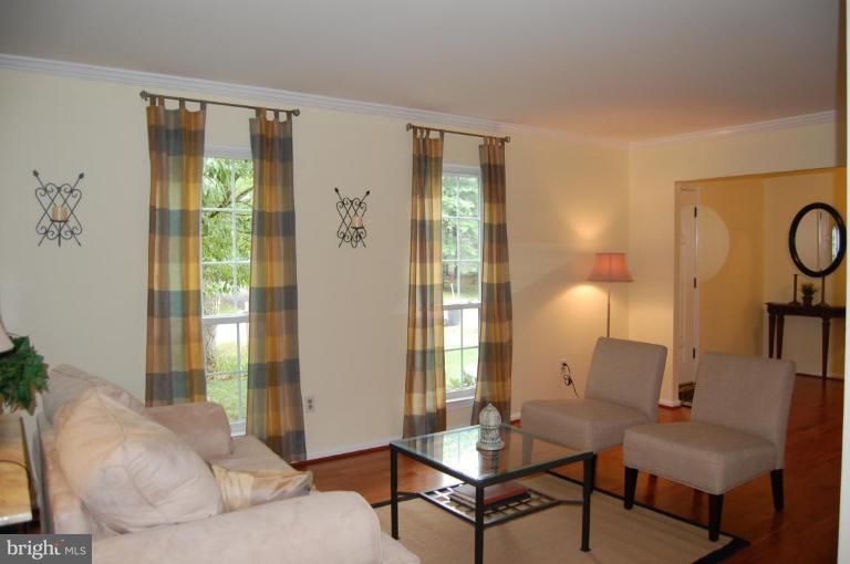 2402 Ivywood Road Reston, VA 20191 - Photo 4 of 30 Living Room #3