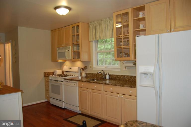 2402 Ivywood Road Reston, VA 20191 - Photo 7 of 30 Kitchen