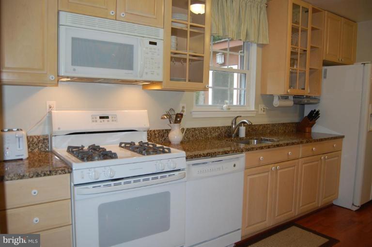 2402 Ivywood Road Reston, VA 20191 - Photo 8 of 30 Kitchen #2