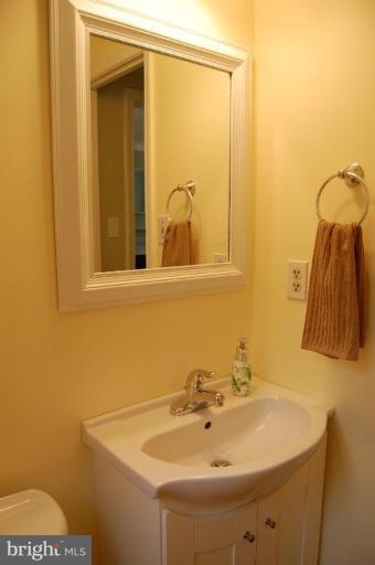 2402 Ivywood Road Reston, VA 20191 - Photo 9 of 30 Half Bath 1