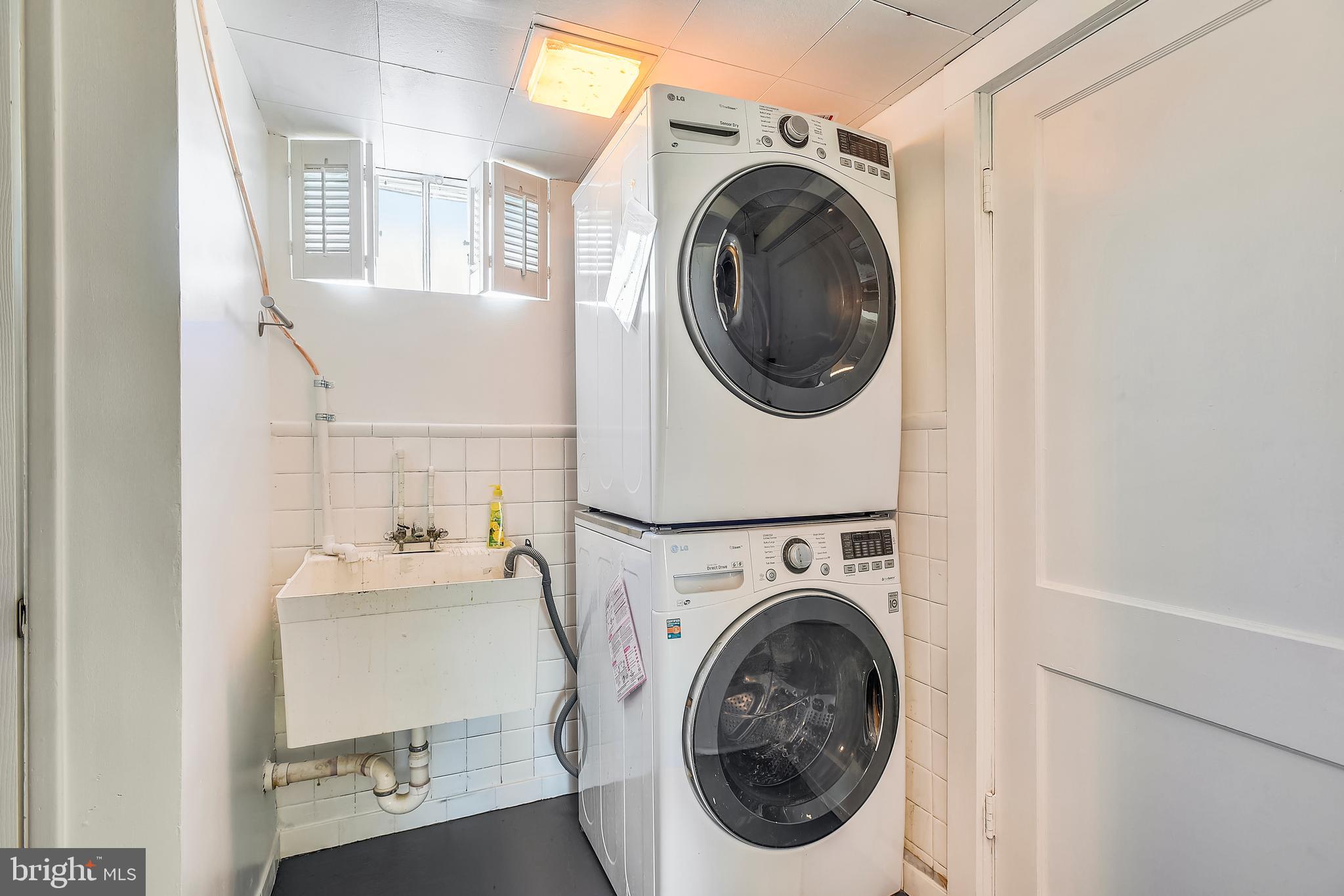 7308 Foxe Place Springfield, VA 22151 - Photo 34 of 38 a utility room with dryer and washer