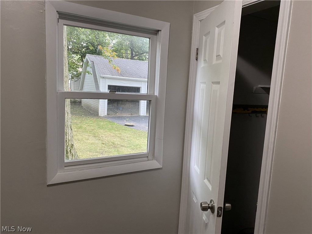3578 Tullamore Road Cleveland, OH 44118 - Photo 8 of 32