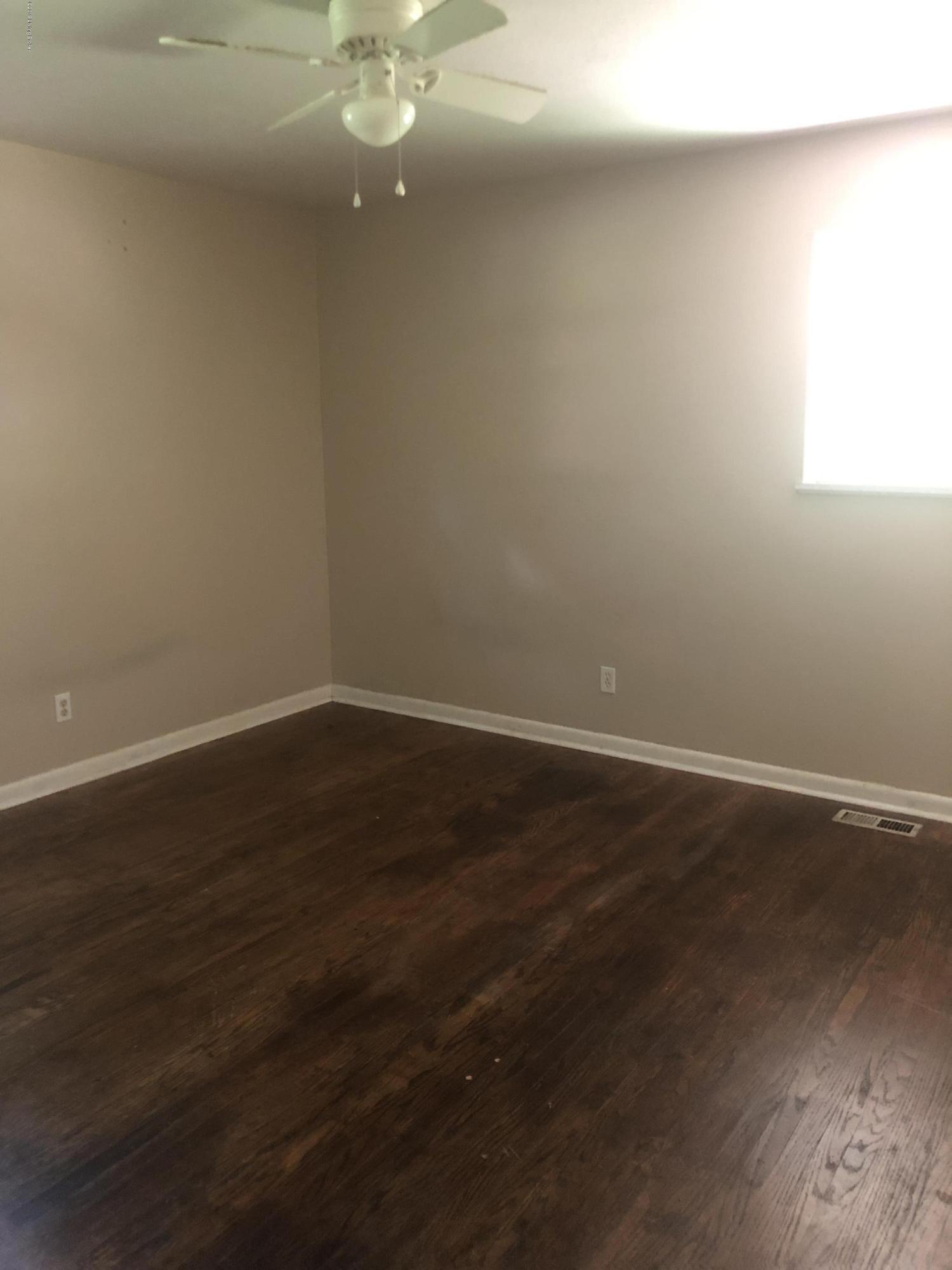 5616 Ridgecrest Road Louisville, KY 40218 - Photo 10 of 18 20190625_183609544_iOS