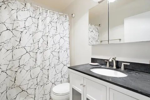 $390,000 | 1850 North Clark Street, Unit 2909, Chicago, IL 60614