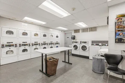 $390,000 | 1850 North Clark Street, Unit 2909, Chicago, IL 60614