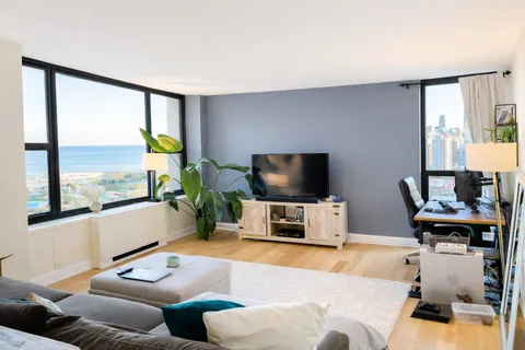 $390,000 | 1850 North Clark Street, Unit 2909, Chicago, IL 60614