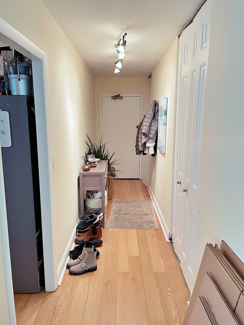 1850 North Clark Street, Unit 2909 Chicago, IL 60614 - Photo 4 of 18