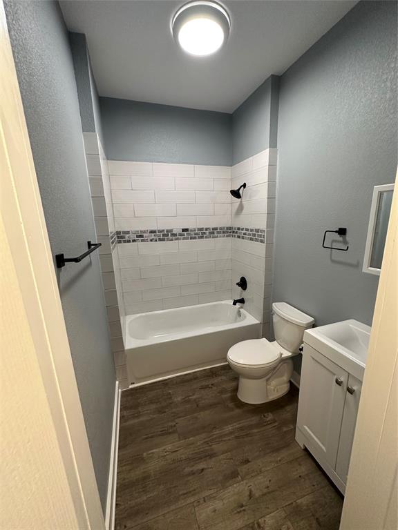 605 South Fordyce Street Blooming Grove, TX 76626 - Photo 24 of 30 a bathroom with a toilet a sink and a bathtub