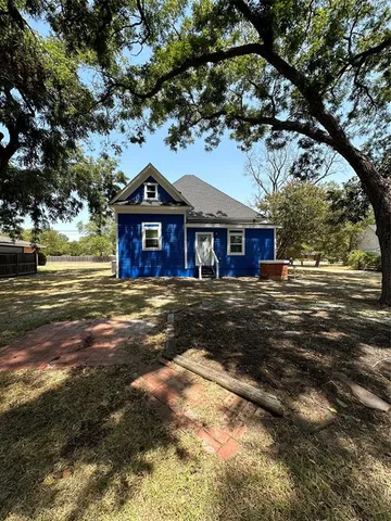 $2,050 | 605 South Fordyce Street, Blooming Grove, TX 76626