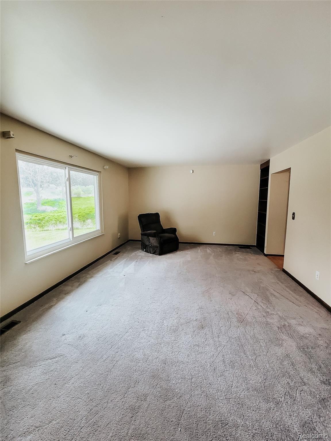 1845 Bullock Road Lapeer, MI 48446 - Photo 9 of 29 20210517_132851.jpg