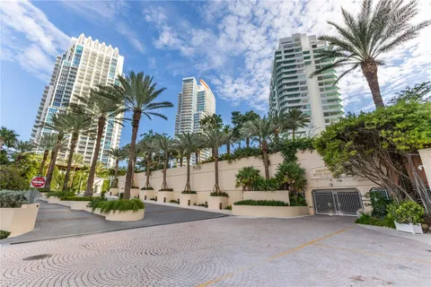 $2,499,000 | 400 South Pointe Drive, Unit 2310, Miami Beach, FL 33139