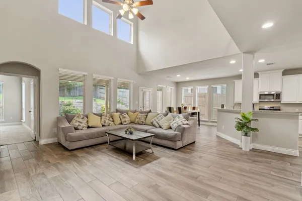 $2,600 | 180 Santa Maria Street, Georgetown, TX 78628