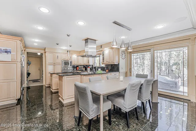 $3,100,000 | 133 Ryan Place | Annadale