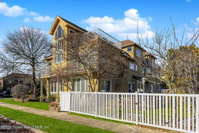 $3,100,000 | 133 Ryan Place | Annadale