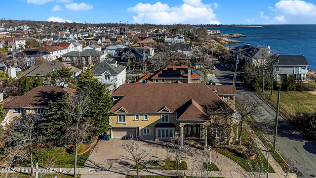$3,100,000 | 133 Ryan Place | Annadale