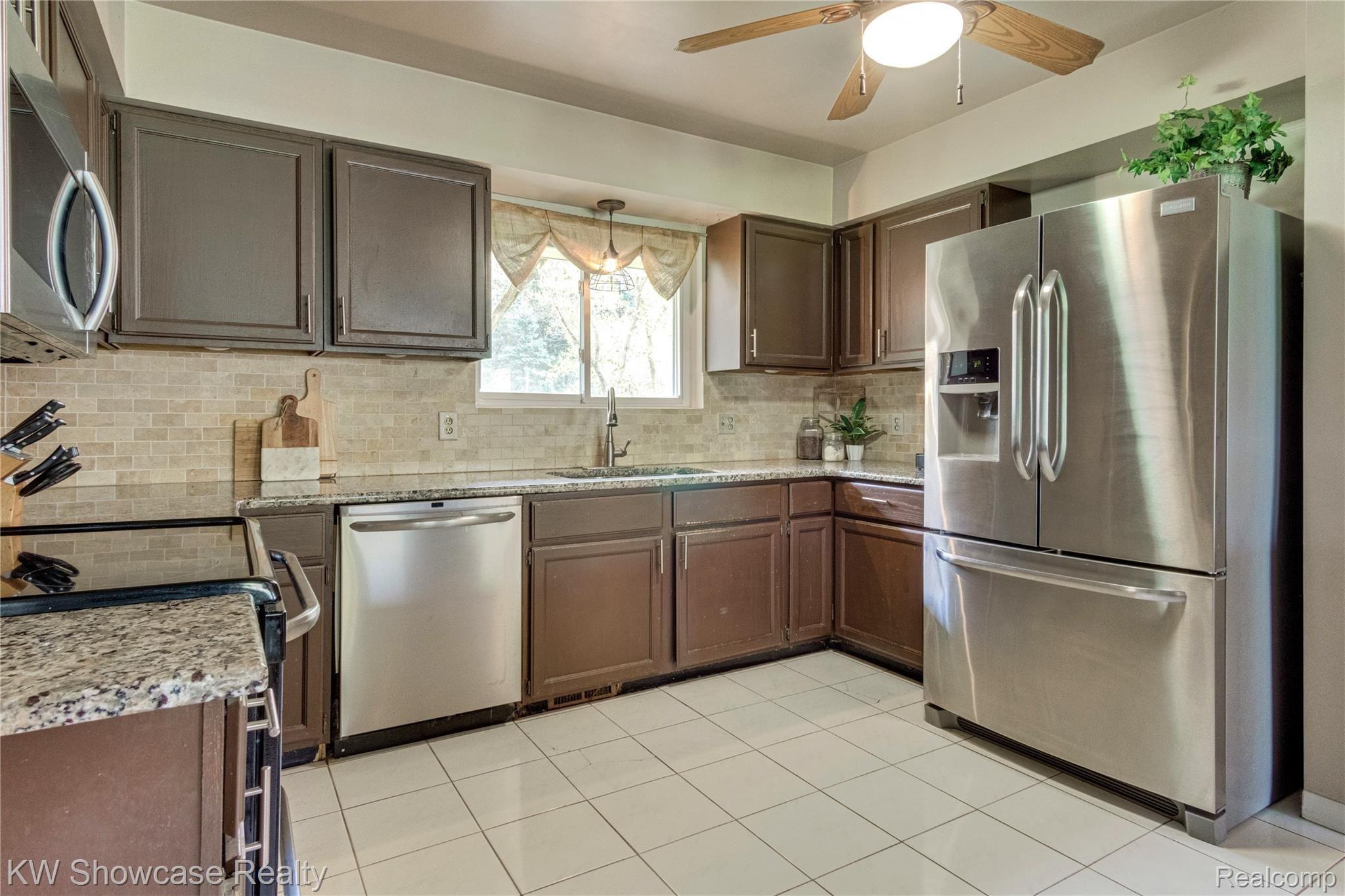 Kitchen 2Porter.jpg