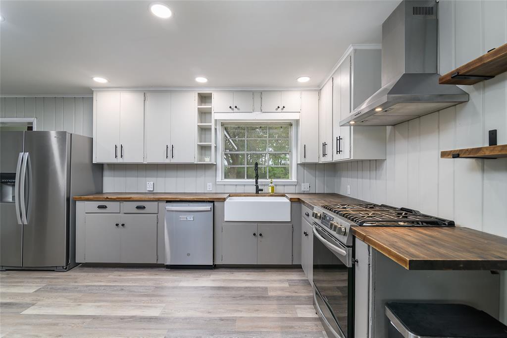 12956 Adger Road Gilliam, LA 71029 - Photo 4 of 31 Farmhouse style kitchen