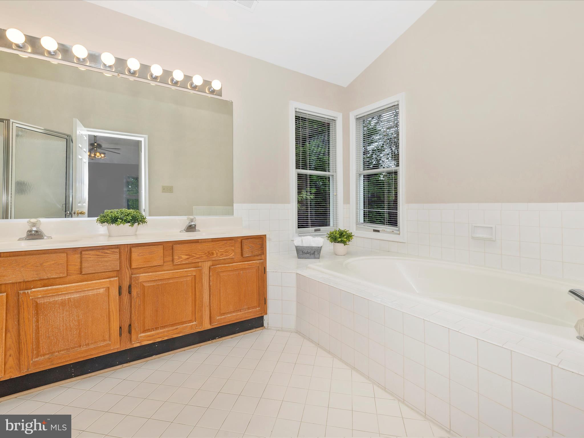 18908 Falling Star Road Germantown, MD 20874 - Photo 32 of 70 Primary Bathroom