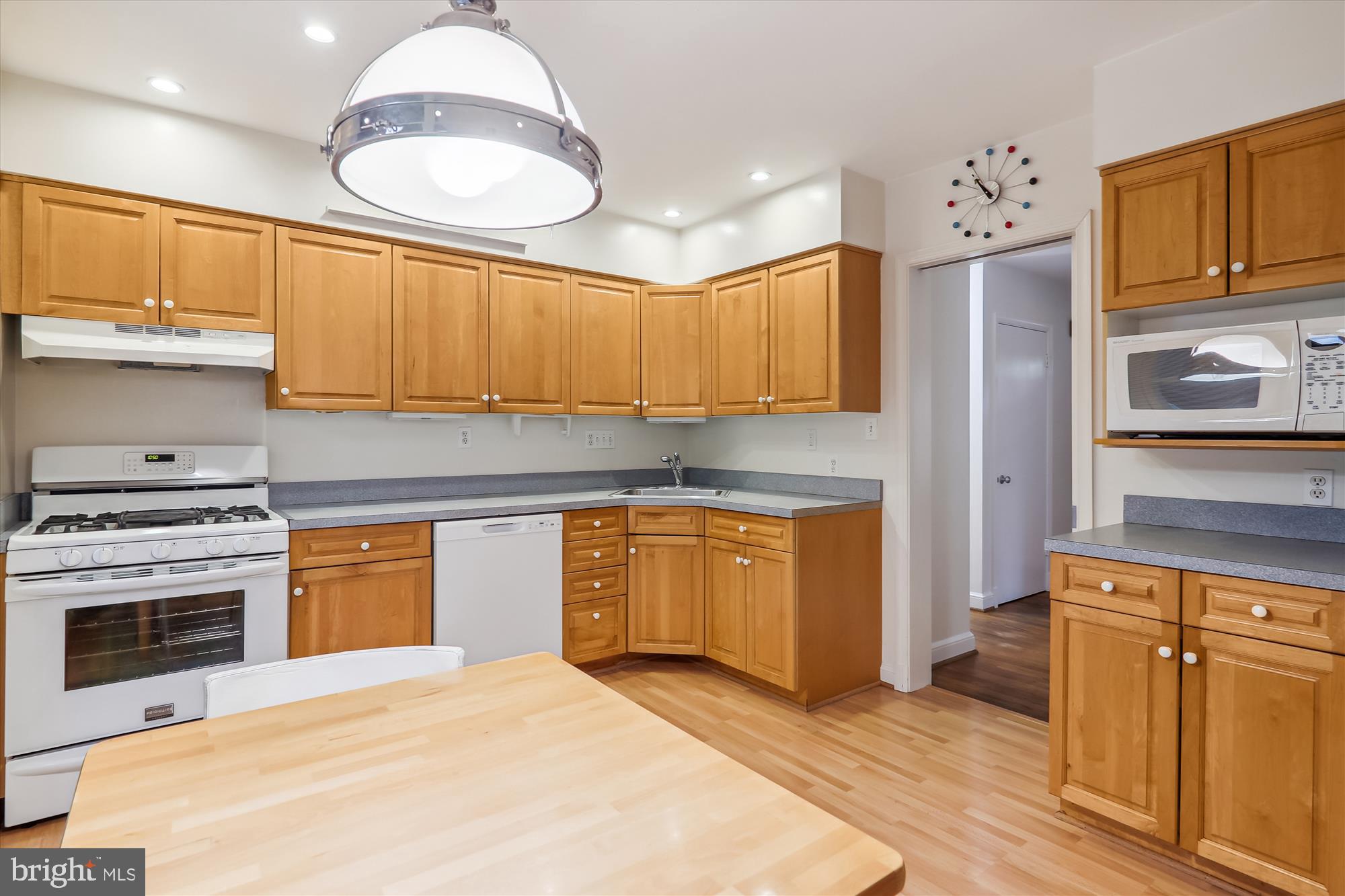 4504 Edgefield Road Kensington, MD 20895 - Photo 11 of 56 Table space Kitchen