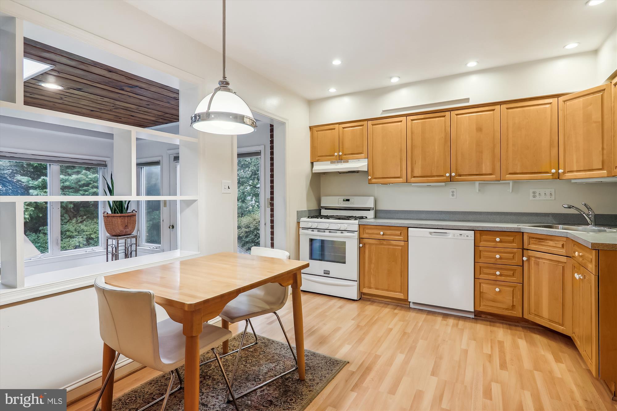 4504 Edgefield Road Kensington, MD 20895 - Photo 12 of 56 Table space Kitchen