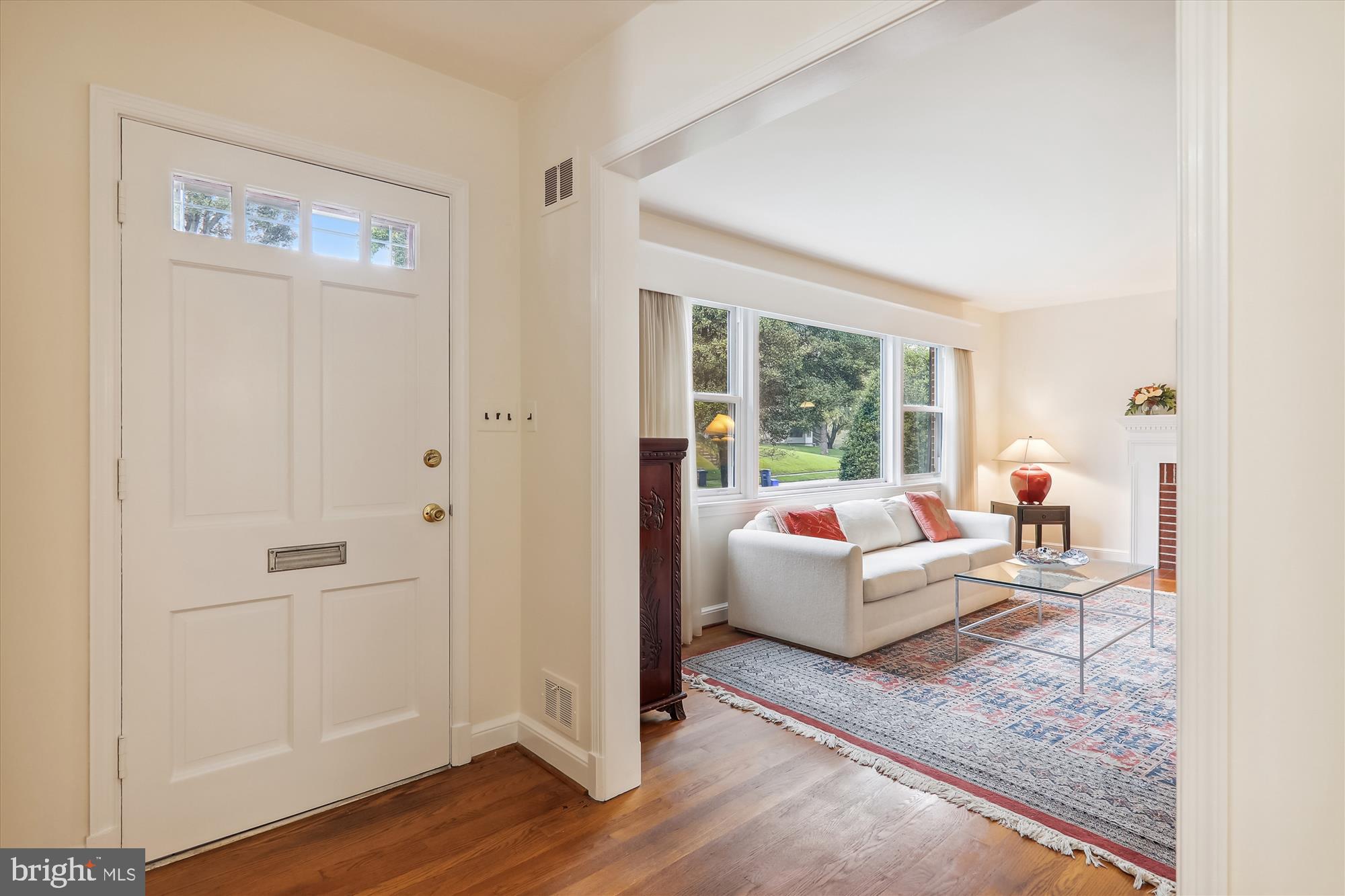 4504 Edgefield Road Kensington, MD 20895 - Photo 5 of 56 Center hall entrance