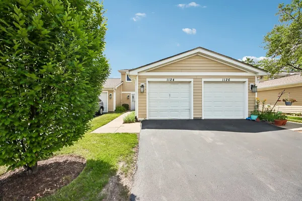 $309,900 | 1124 East Potomac Lane, Unit 1124, Palatine, IL 60074