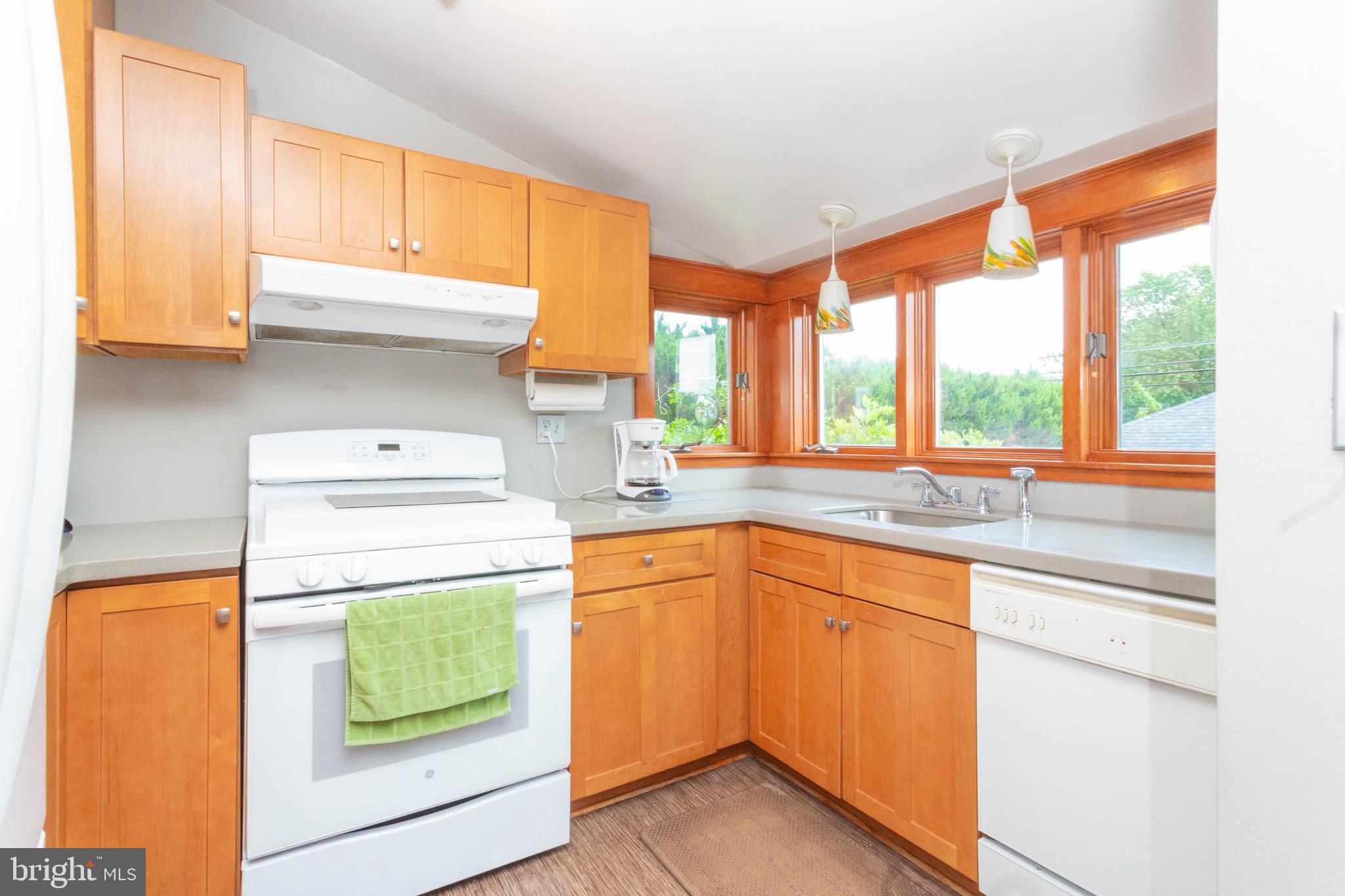 611 Elmwood Road Baltimore, MD 21206 - Photo 17 of 51 Kitchen