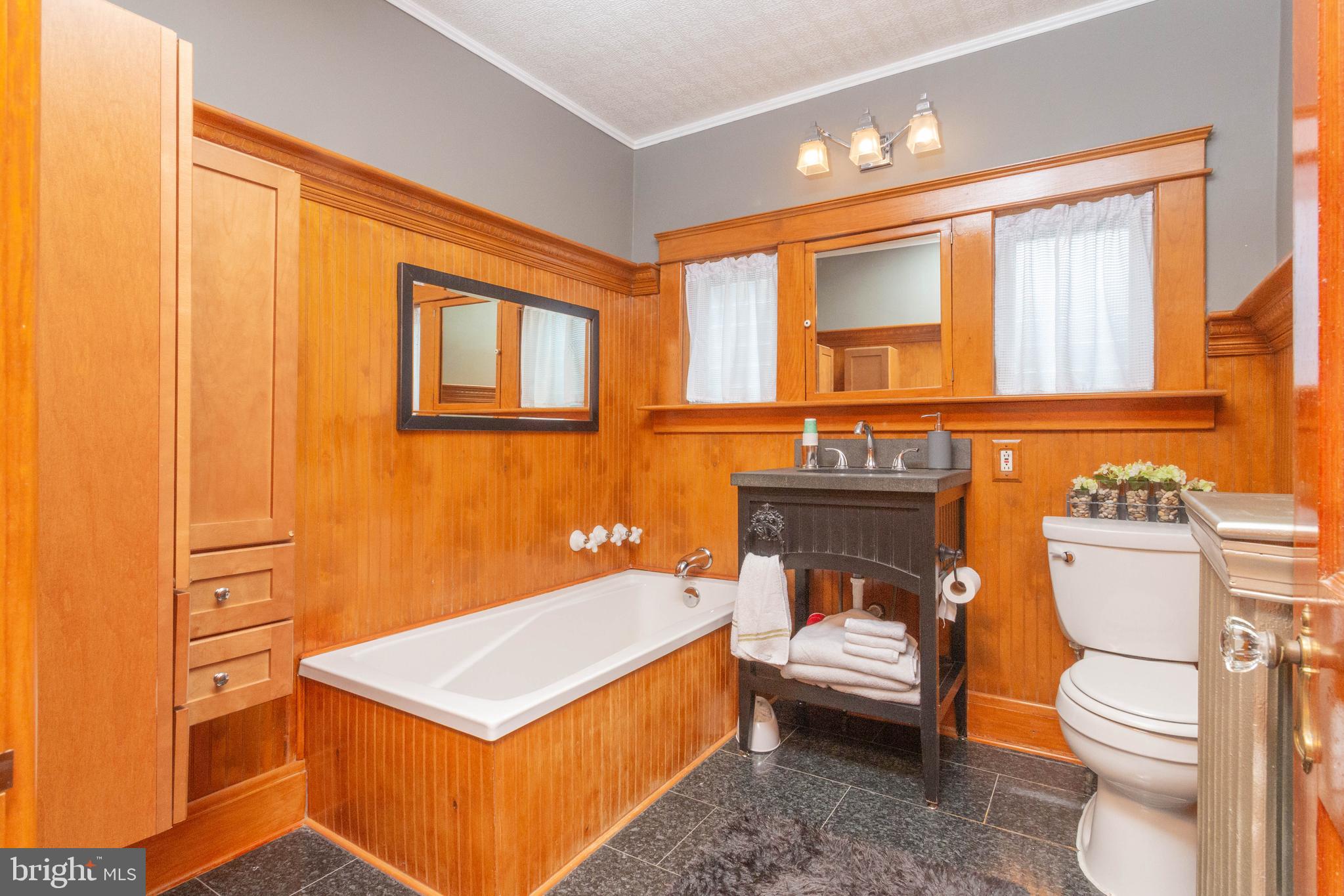 611 Elmwood Road Baltimore, MD 21206 - Photo 28 of 51 Soaking tub