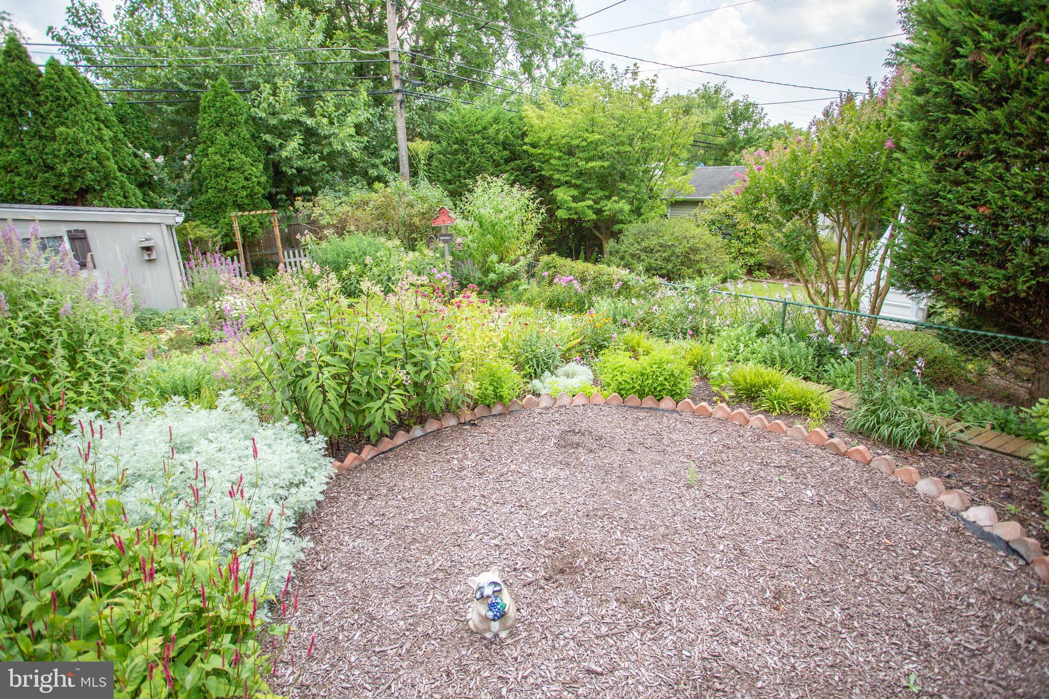 611 Elmwood Road Baltimore, MD 21206 - Photo 44 of 51 Beautiul backyard landscaping