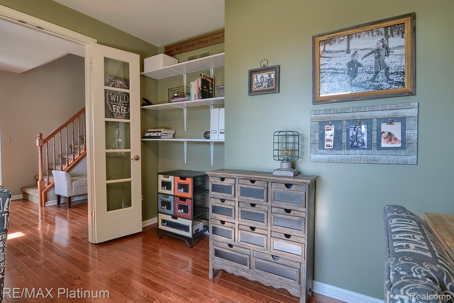 24579 Martindale Road South Lyon, MI 48178 - Photo 5 of 41 Library 2nd View.jpg