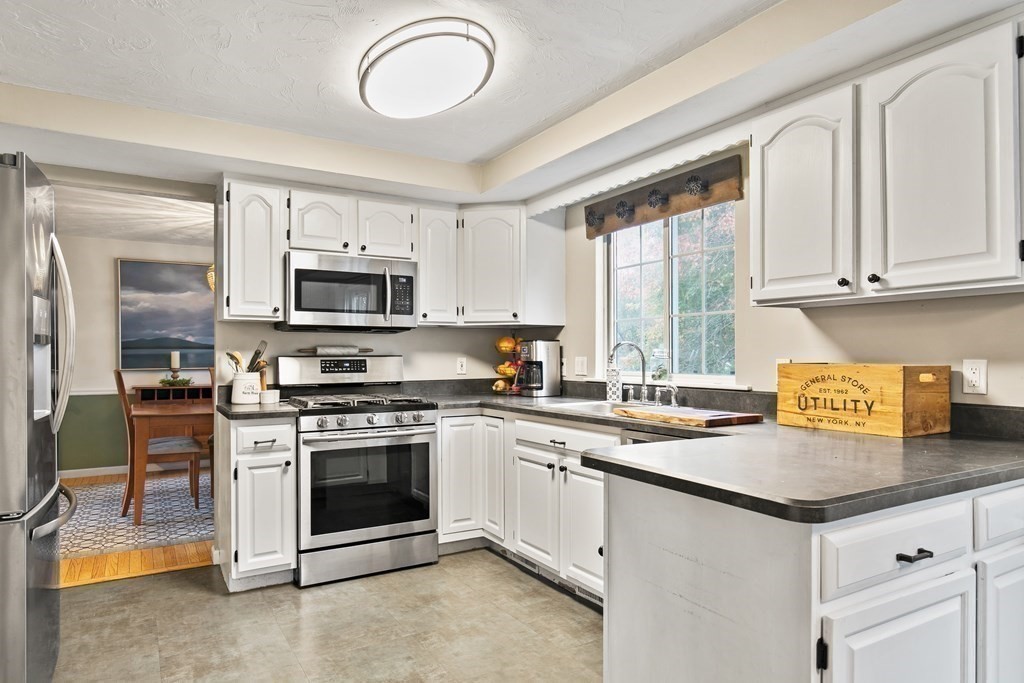 5 Riverside Road Franklin, MA 02038 - Photo 2 of 40 Gallery Image 2
