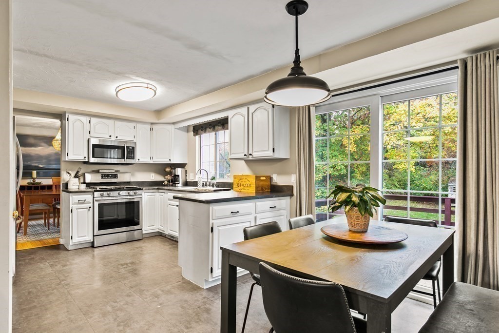 5 Riverside Road Franklin, MA 02038 - Photo 4 of 40 Gallery Image 4