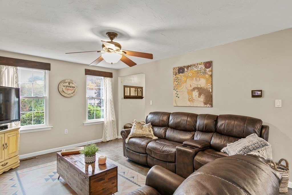 5 Riverside Road Franklin, MA 02038 - Photo 7 of 40 Gallery Image 7