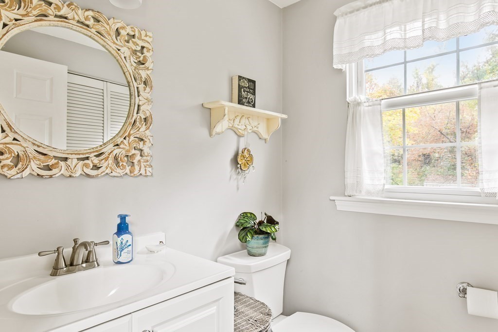 5 Riverside Road Franklin, MA 02038 - Photo 8 of 40 Gallery Image 8