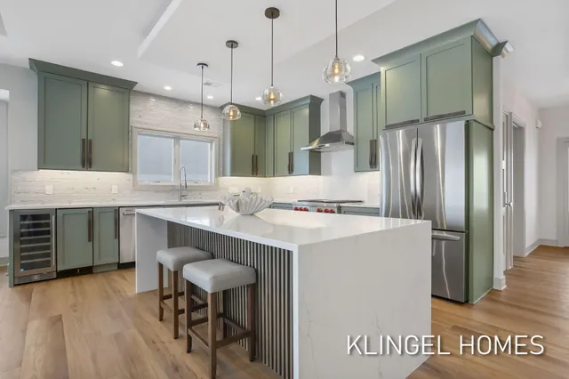 $790,000 | 930 West Savidge Street, Unit 12, Spring Lake, MI 49456