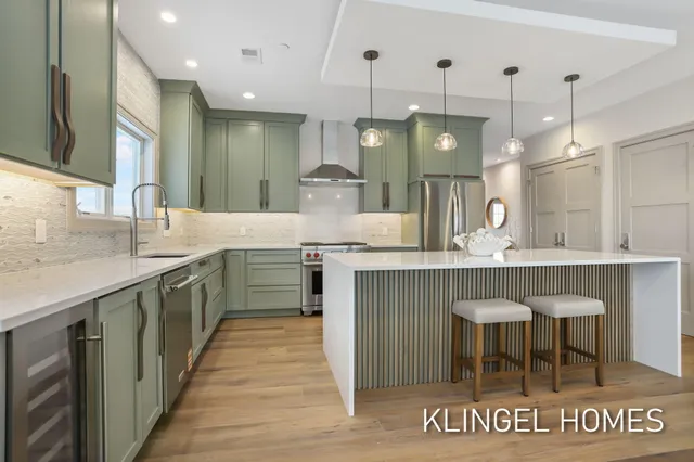 $790,000 | 930 West Savidge Street, Unit 12, Spring Lake, MI 49456