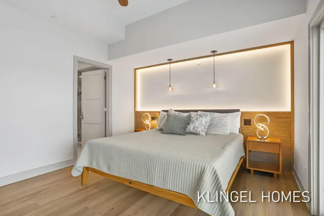 $790,000 | 930 West Savidge Street, Unit 12, Spring Lake, MI 49456