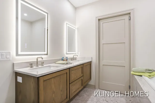 $790,000 | 930 West Savidge Street, Unit 12, Spring Lake, MI 49456