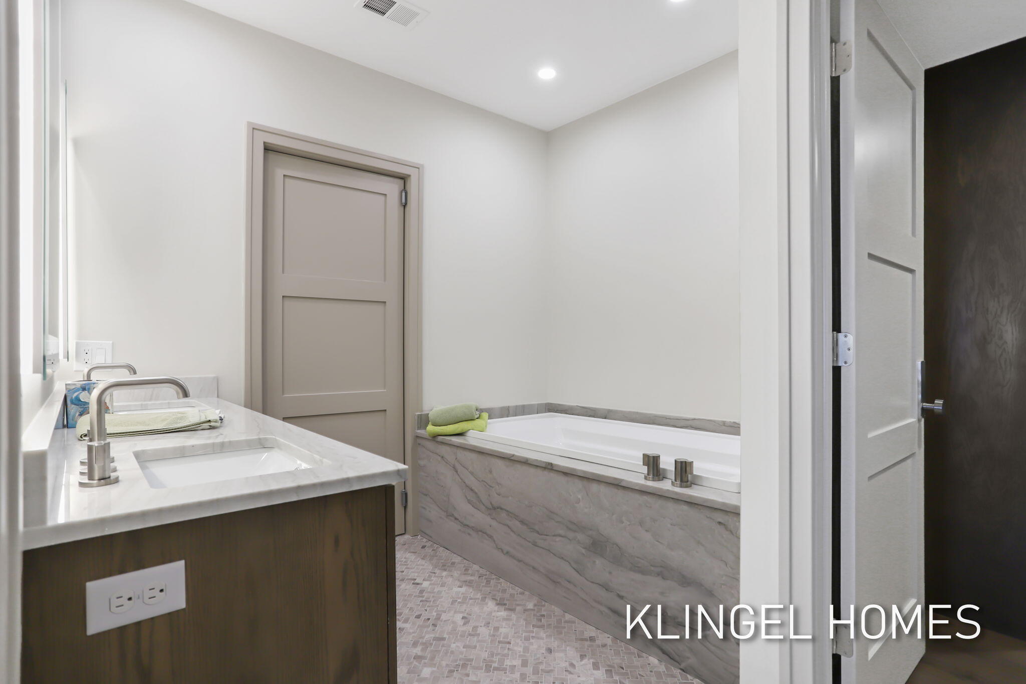 930 West Savidge Street, Unit 12 Spring Lake, MI 49456 - Photo 27 of 44 93-web-or-mls-930-w-savidge-st-12