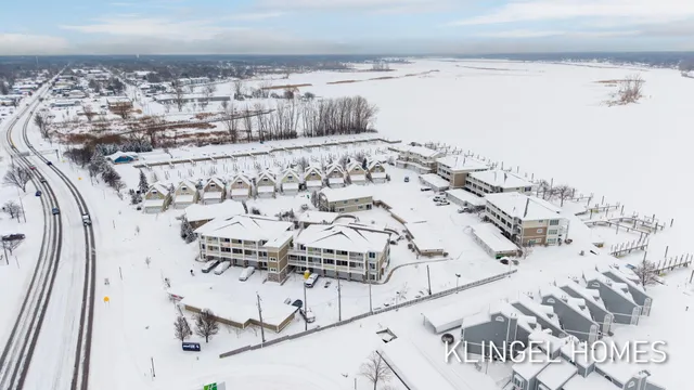 $790,000 | 930 West Savidge Street, Unit 12, Spring Lake, MI 49456