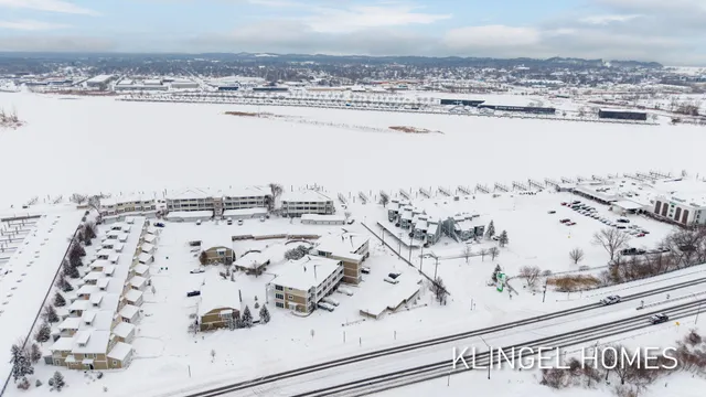 $790,000 | 930 West Savidge Street, Unit 12, Spring Lake, MI 49456