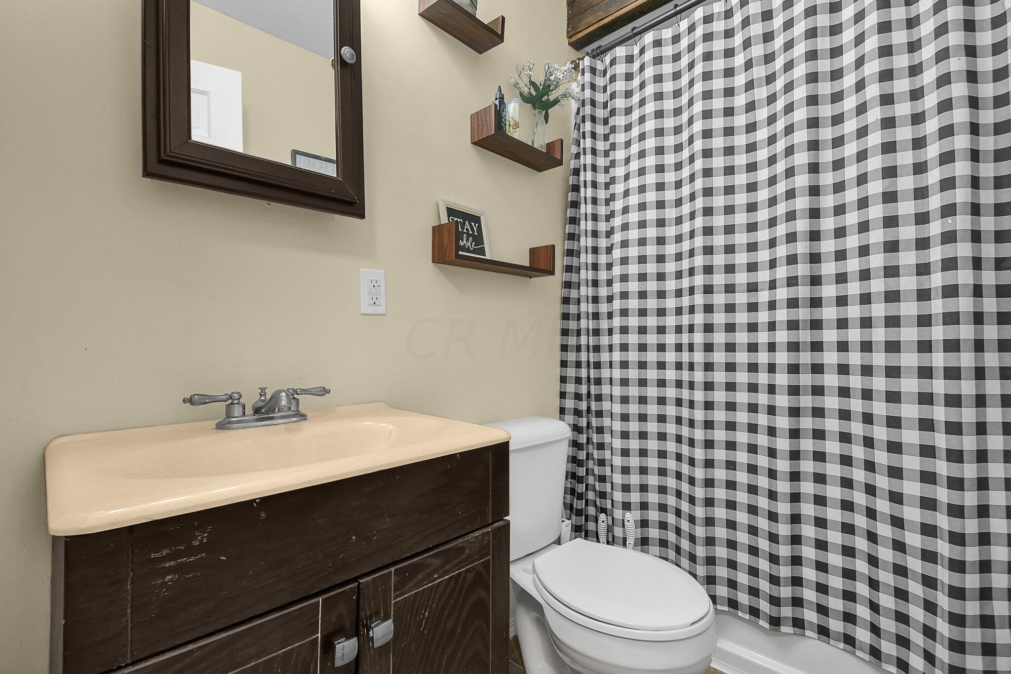 515 Ridgewood Drive Circleville, OH 43113 - Photo 14 of 27 FULL BATH