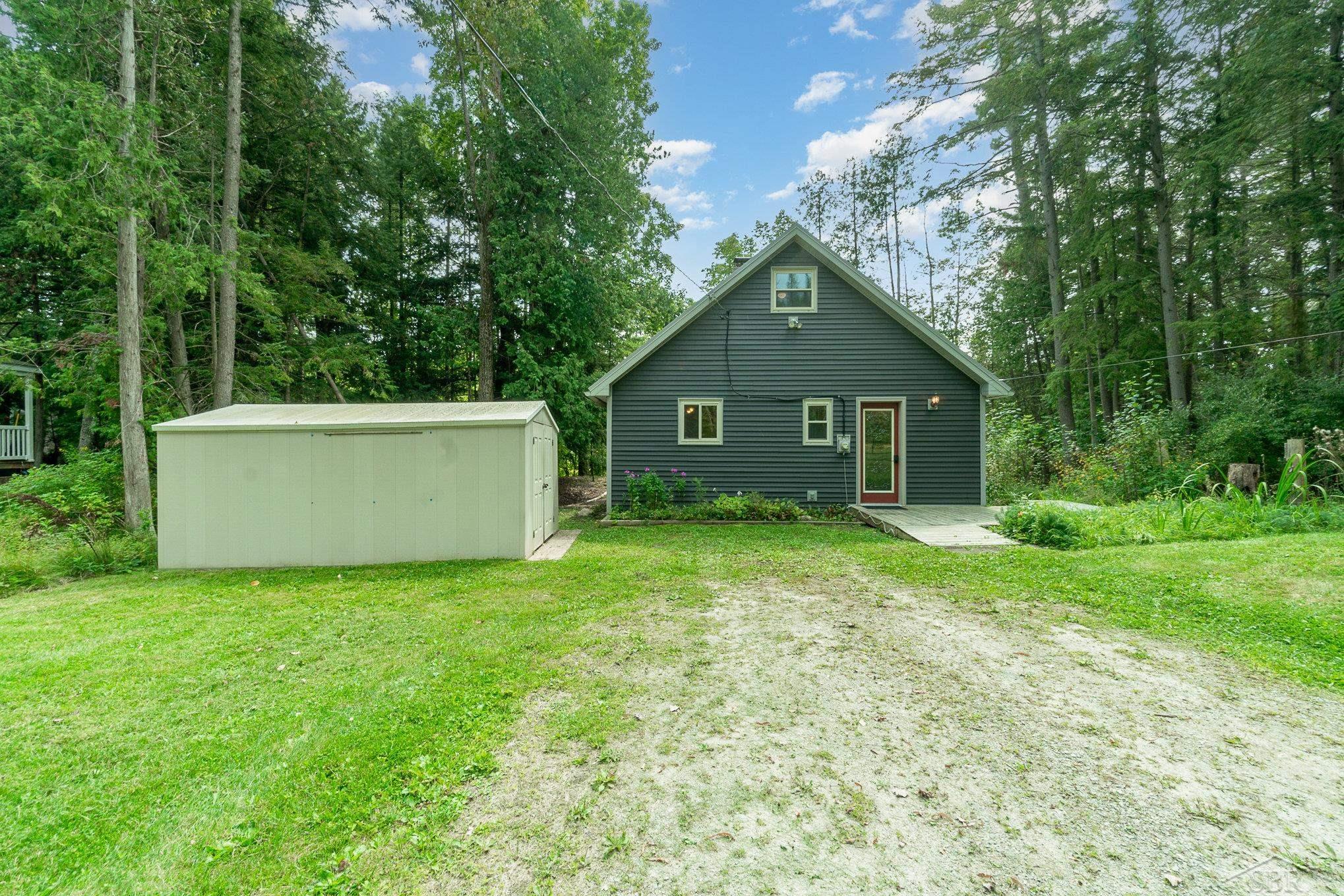 4163 Miller Road Sterling, MI 48659 - Photo 3 of 31
