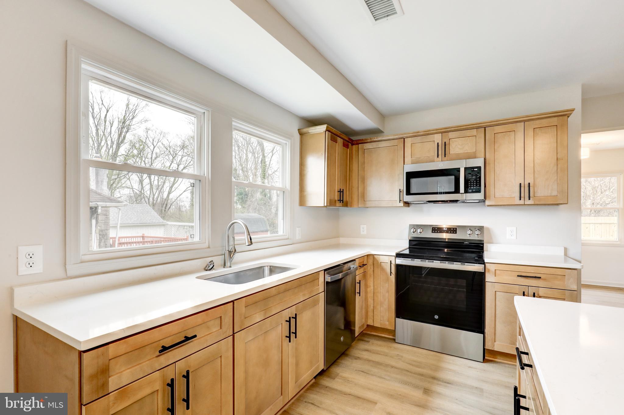 632 Greenhill Road Sharon Hill, PA 19079 - Photo 7 of 30