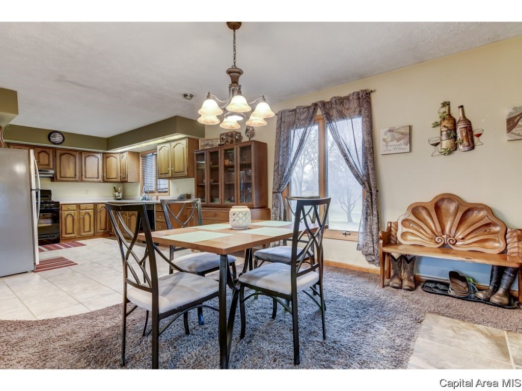 766 Gabbert Road Springfield, IL 62707 - Photo 11 of 36 Gallery Image 11